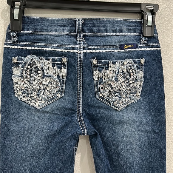 Cute jeans with decorative elements - Picture 4 of 5